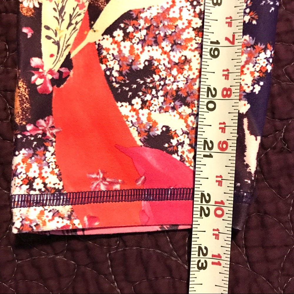 Fabletics Define High-Waisted Capri Leggings Fior… - image 6